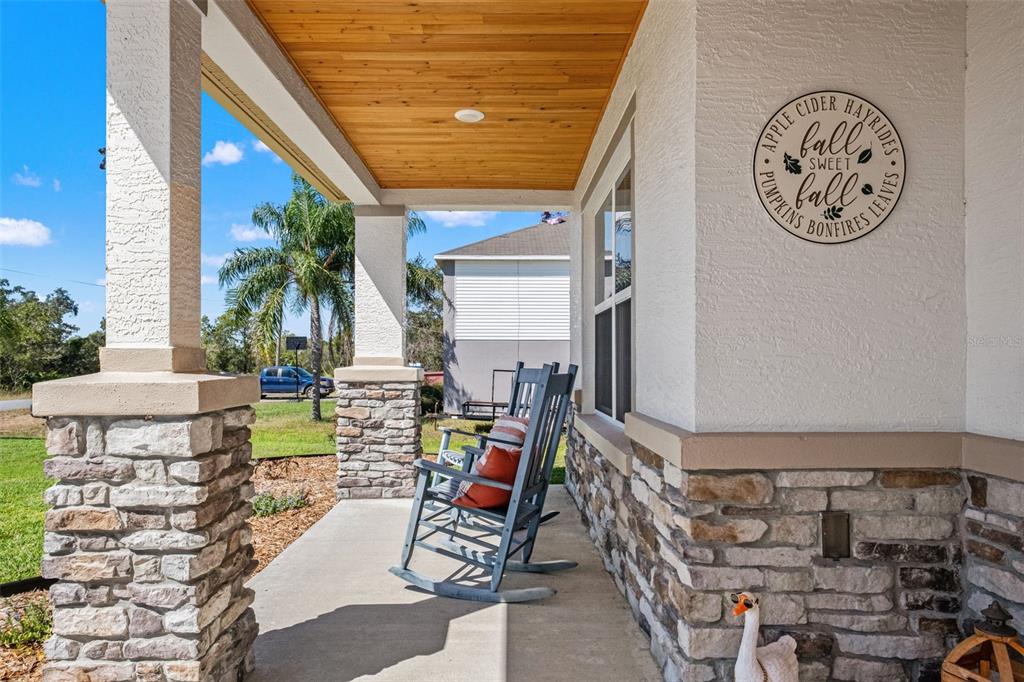 13049 MAYCREST AVENUE, WEEKI WACHEE, FL — photo 4 of 40