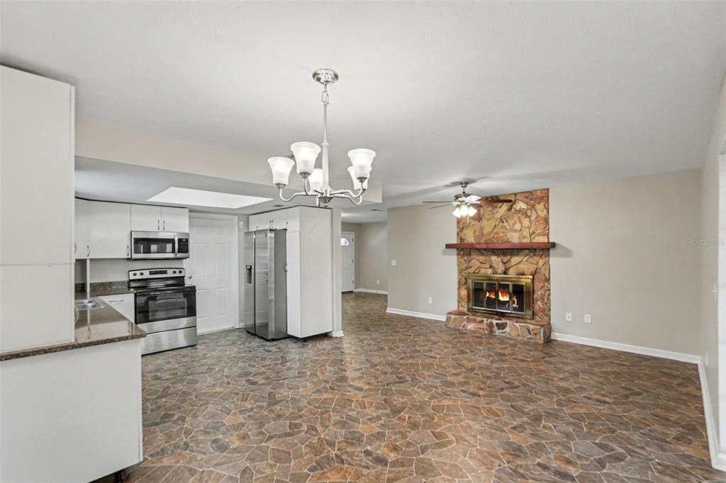 5202 GARNER PLACE, SEFFNER, FL — photo 4 of 17