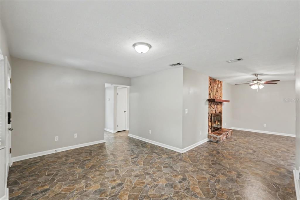 5202 GARNER PLACE, SEFFNER, FL — photo 5 of 17