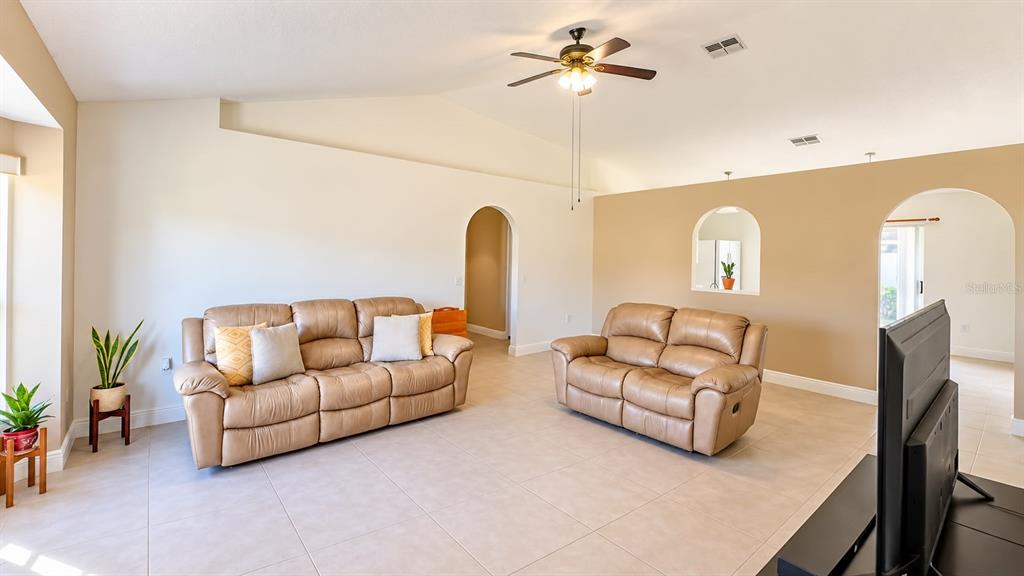 148 DORCHESTER COURT, KISSIMMEE, FL — photo 3 of 26