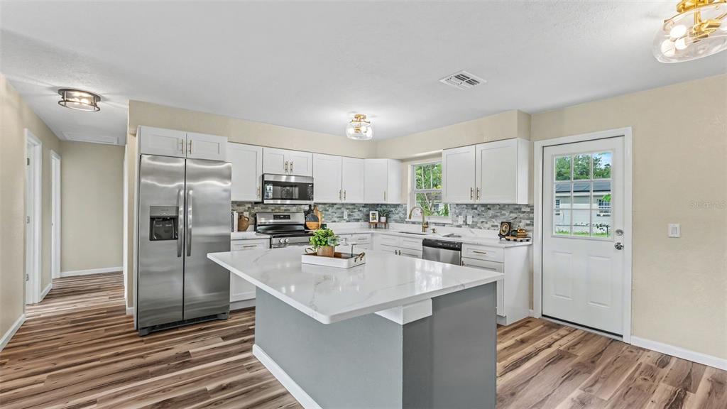 152 HATCHINEHA ROAD, HAINES CITY, FL — photo 5 of 40