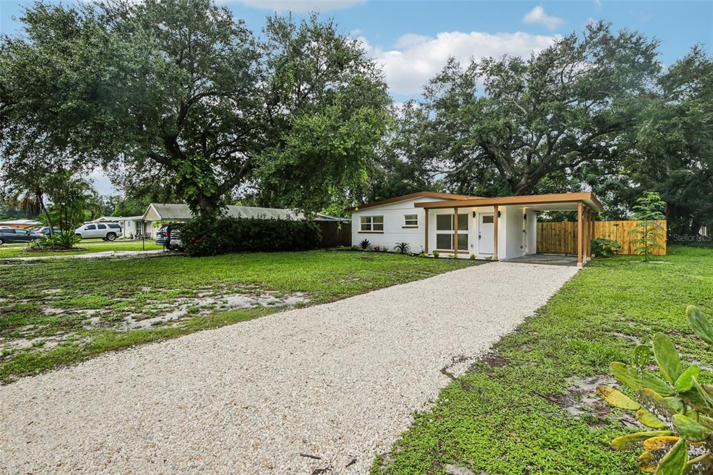 334 E CORNELIUS CIRCLE, SARASOTA, FL — photo 2 of 26
