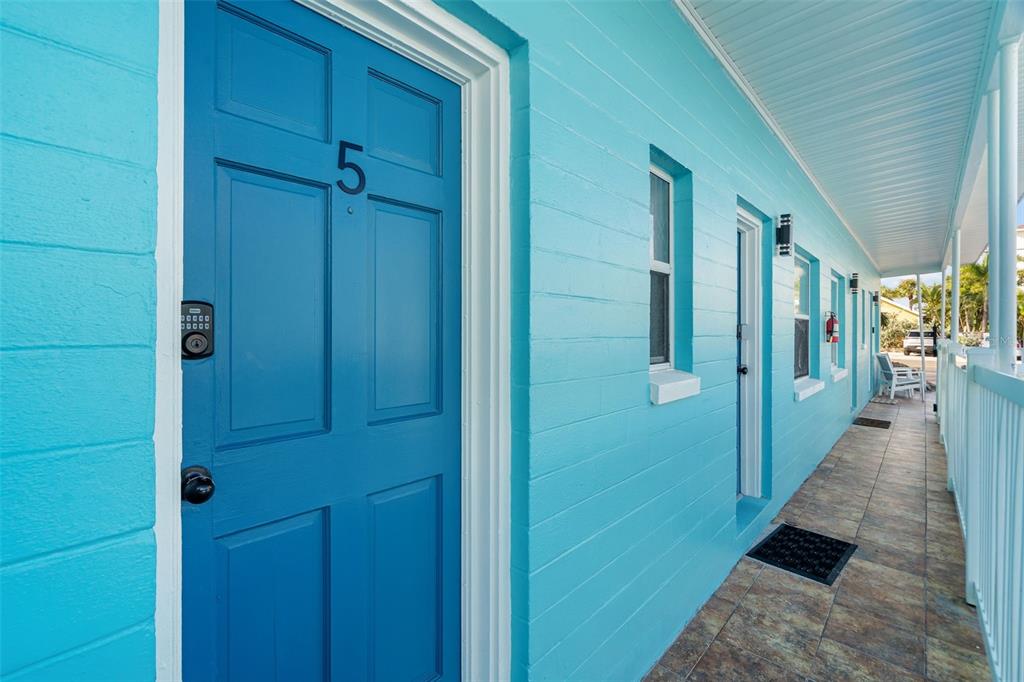 13343 GULF BOULEVARD UNIT B5, MADEIRA BEACH, FL — photo 4 of 24