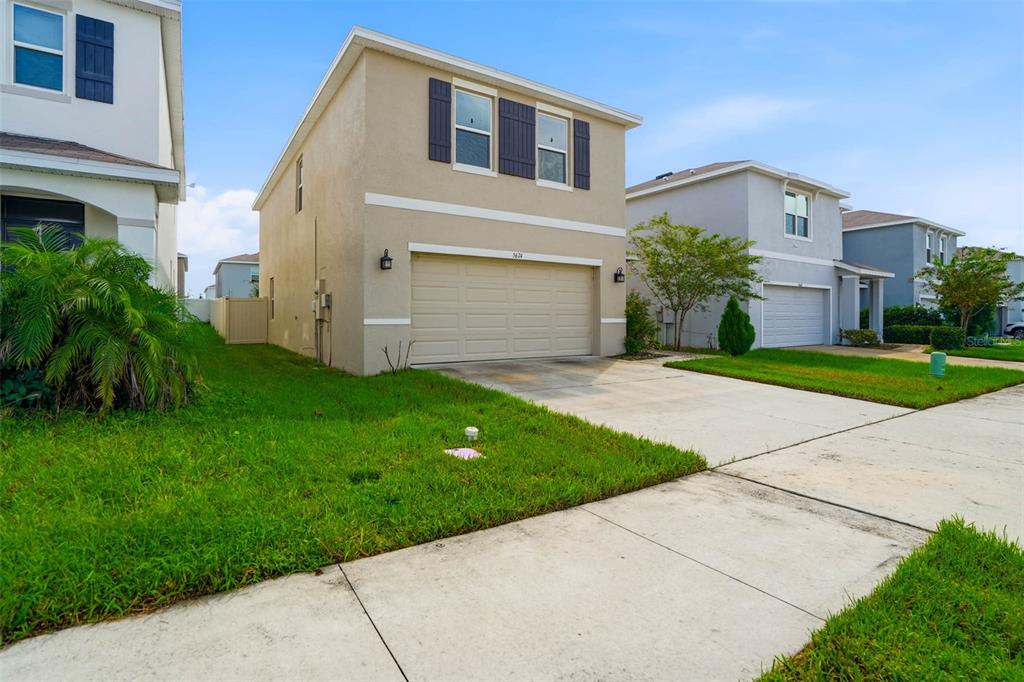 5674 BANBURY RIDGE RUN, WESLEY CHAPEL, FL — photo 2 of 30