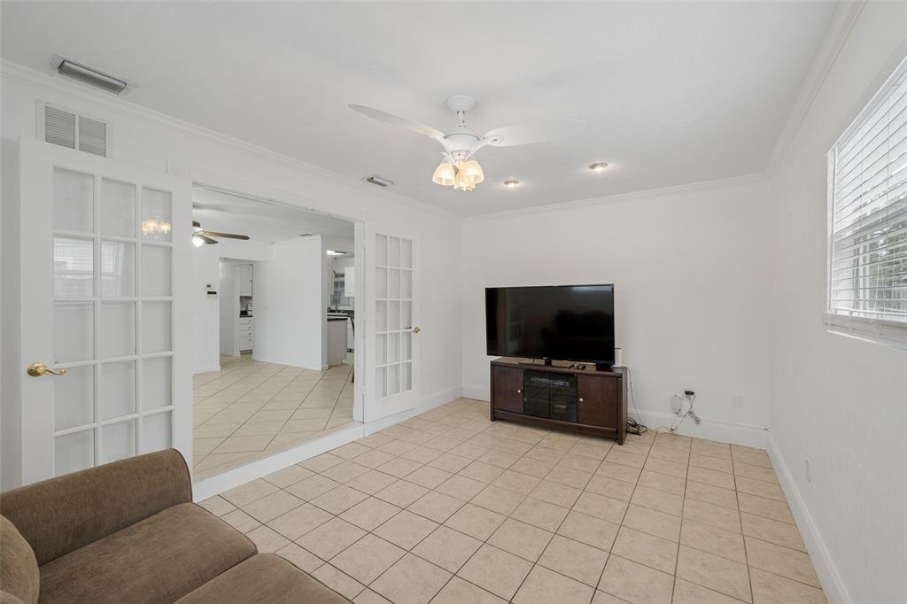 3705 W TYSON AVENUE, TAMPA, FL — photo 5 of 25