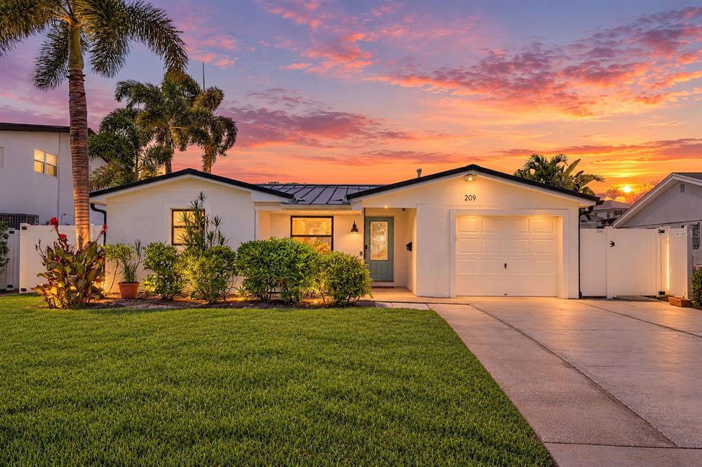 209 TALLAHASSEE DRIVE NE, ST PETERSBURG, FL — photo 3 of 38