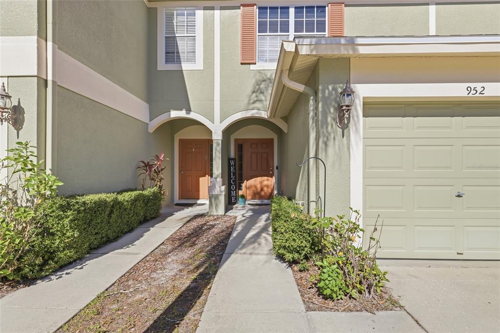 952 VISTA CAY COURT