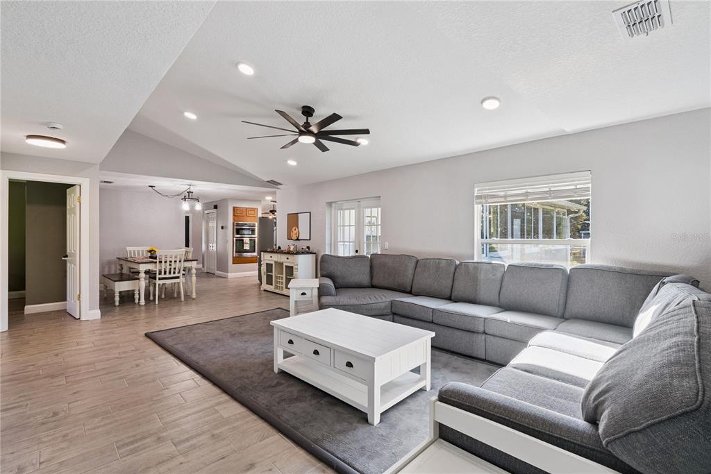 1350 ARAPAHO TRAIL, GENEVA, FL — photo 2 of 30
