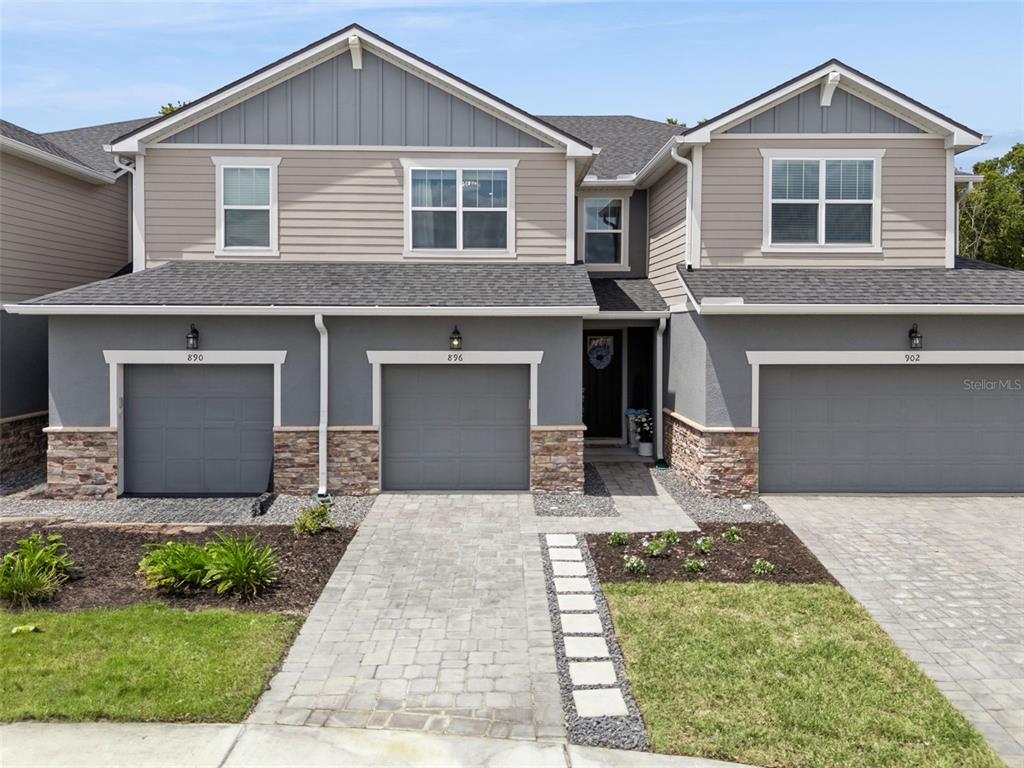 896 SPRING PALMS LOOP