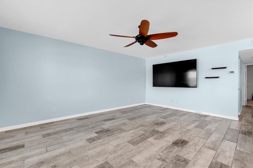 8039 GARDEN DRIVE UNIT 209, SEMINOLE, FL — photo 5 of 23