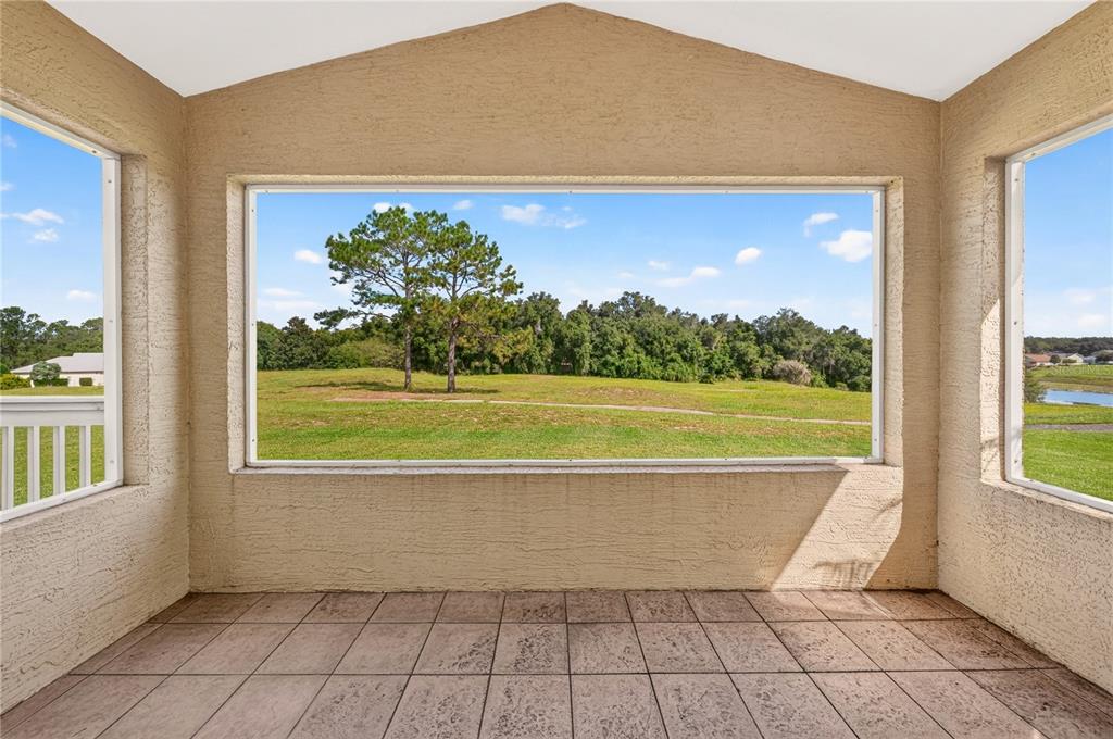 90 GOLFVIEW CIRCLE, UMATILLA, FL — photo 3 of 30
