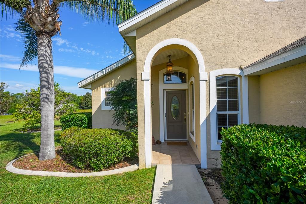 90 GOLFVIEW CIRCLE, UMATILLA, FL — photo 4 of 30