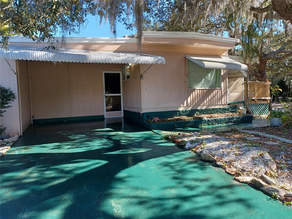 1223 LIVE OAK PARKWAY